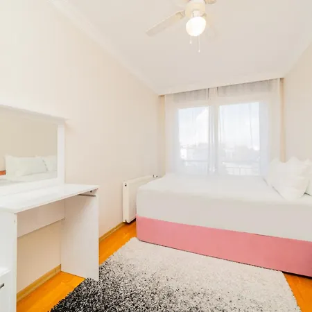 Central Flat W Balcony 10 Min To Hadrian Gates Анталья