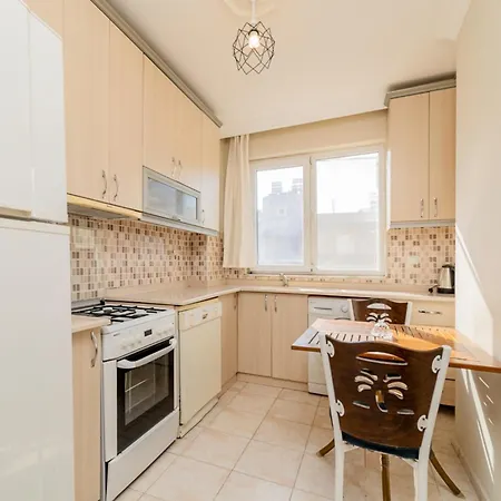 Central Flat W Balcony 10 Min To Hadrian Gates *