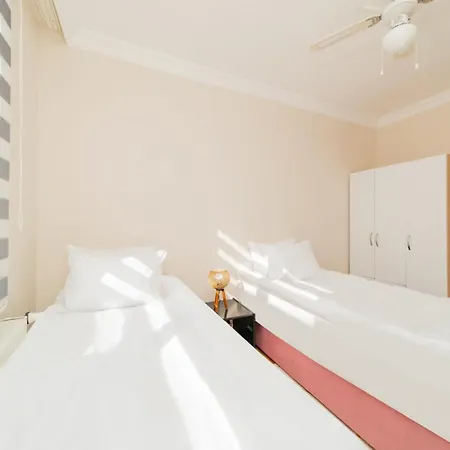 Central Flat W Balcony 10 Min To Hadrian Gates Apartment