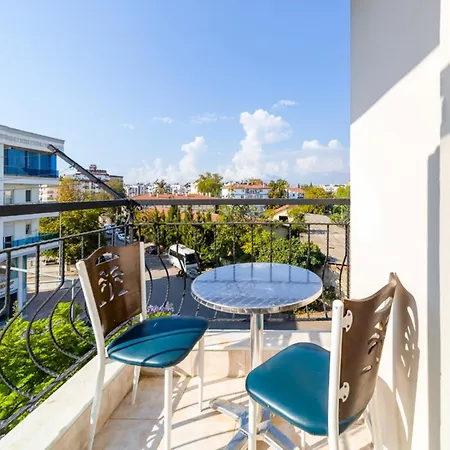 Central Flat W Balcony 10 Min To Hadrian Gates Apartment *