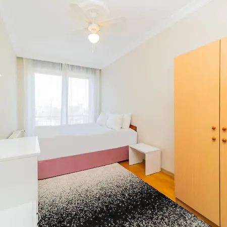 Central Flat W Balcony 10 Min To Hadrian Gates Apartment *