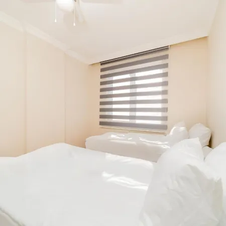 Central Flat W Balcony 10 Min To Hadrian Gates Apartment