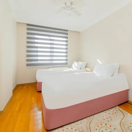 Central Flat W Balcony 10 Min To Hadrian Gates * Antalya